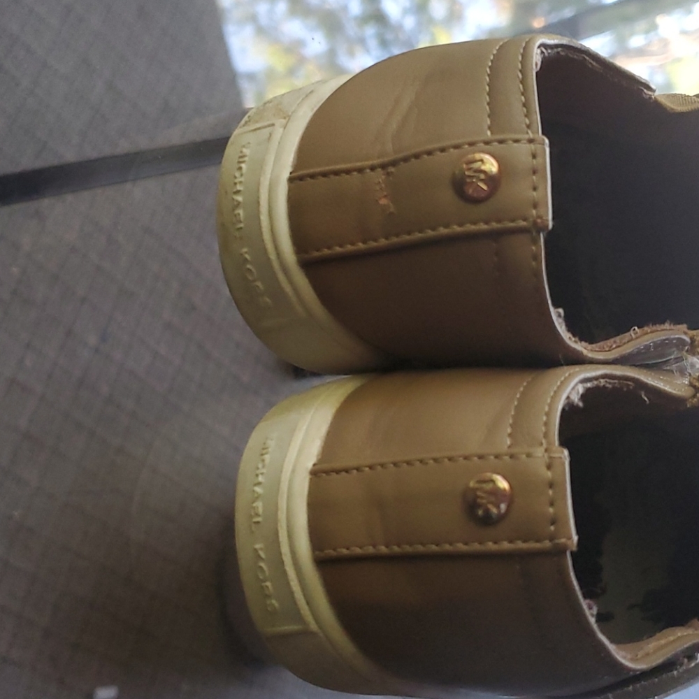 Micheal Kors Shoes - Picture 2 of 3